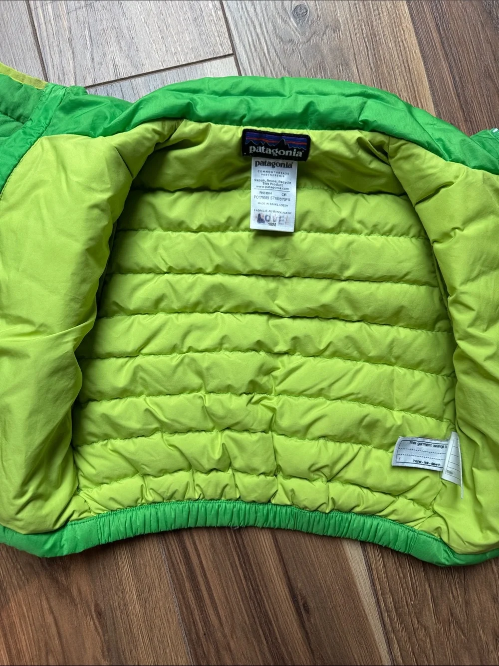 Very Good Patagonia Kids Bright Green Lightweight Puffer Jacket